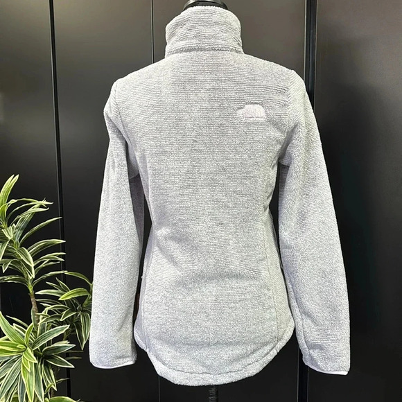 The North Face Osito jacket standard fit,zip front, pockets,cozy warm lavender - Picture 5 of 16